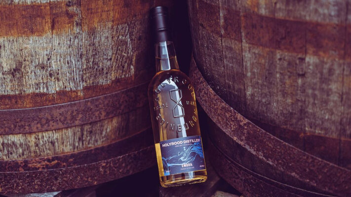 Holyrood Embra ist der zweite Whisky der Brennerei und der erste mit Raucharoma
